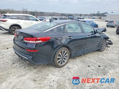 Trzecie zdjęcie samochodu z tyłu: 2019 KIA OPTIMA LX VIN:5XXGT4L37KG359480 - miniatura