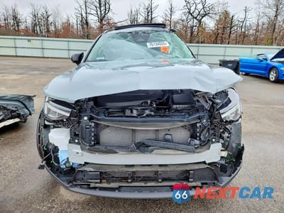 Piąte zdjęcie samochodu w środku: 2024 VOLVO XC40 PLUS VIN:YV4L12UL4R2302867 - miniatura