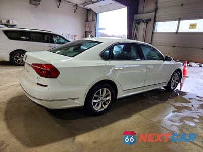 Trzecie zdjęcie samochodu z tyłu: 2016 VOLKSWAGEN PASSAT S VIN:1VWAT7A3XGC027693 - miniatura