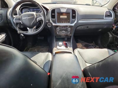 Zdjęcie 8 z 12 samochodu: 2016 CHRYSLER 300C VIN:2C3CCAKG9GH106428 - miniatura