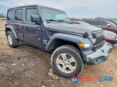 Czwarte zdjęcie samochodu z boku: 2018 JEEP WRANGLER UNLIMITED SPORT VIN:1C4HJXDN3JW279120 - miniatura