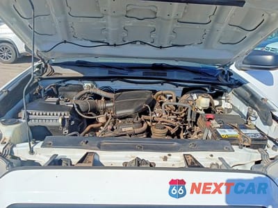 Zdjęcie 7 z 10 samochodu: 2018 TOYOTA TACOMA SR VIN:5TFRX5GN3JX106548 - miniatura