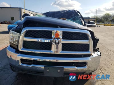 Piąte zdjęcie samochodu w środku: 2018 RAM 2500 ST VIN:3C6UR5CL4JG126554 - miniatura