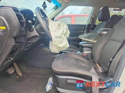 Zdjęcie 7 z 11 samochodu: 2016 KIA SOUL BASE VIN:KNDJN2A20G7368391 - miniatura