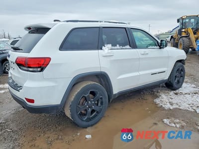 Trzecie zdjęcie samochodu z tyłu: 2019 JEEP GRAND CHEROKEE LAREDO VIN:1C4RJFAG1KC547265 - miniatura