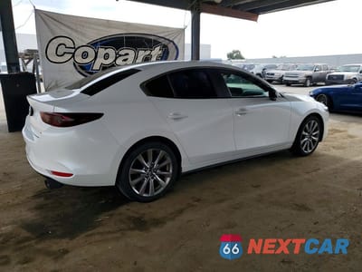 Trzecie zdjęcie samochodu z tyłu: 2021 MAZDA 3 SELECT VIN:3MZBPABL1MM200984 - miniatura