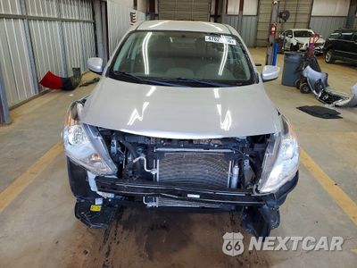 Piąte zdjęcie samochodu w środku: 2019 NISSAN VERSA SV VIN:3N1CN7AP4KL847759 - miniatura