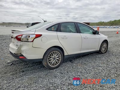 Trzecie zdjęcie samochodu z tyłu: 2012 FORD FOCUS SEL VIN:1FAHP3H2XCL407841 - miniatura