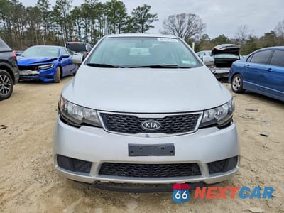 Piąte zdjęcie samochodu w środku: 2012 KIA FORTE EX VIN:KNAFU4A2XC5474435 - miniatura