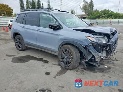 Czwarte zdjęcie samochodu z boku: 2025 HONDA PASSPORT BLACK EDITION VIN:5FNYF8H84SB007581 - miniatura