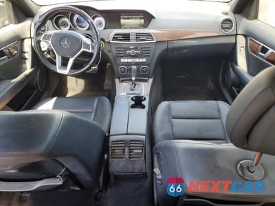 Zdjęcie 8 z 12 samochodu: 2014 MERCEDES-BENZ C 250 VIN:WDDGF4HB5EG237114 - miniatura
