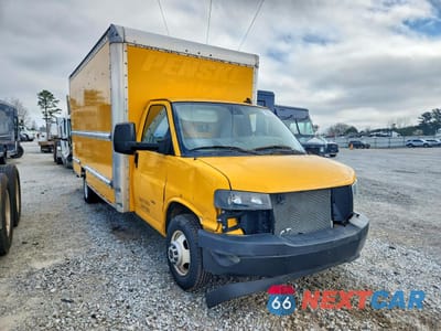 Czwarte zdjęcie samochodu z boku: 2023 GMC SAVANA BOX TRUCK VIN:7GZ37TC71PN003363 - miniatura