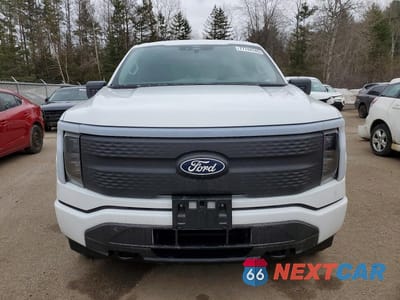 Piąte zdjęcie samochodu w środku: 2025 FORD F150 LIGHTNING XLT VIN:1FTVW3LK6SWG06423 - miniatura