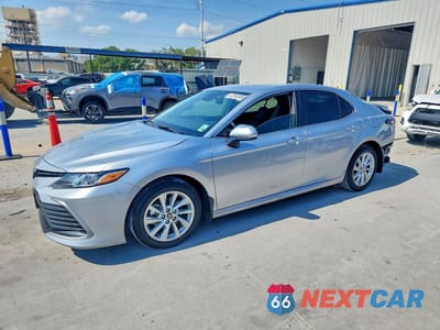 2024 TOYOTA CAMRY LE 4T1C11AK0RU903640 - główne zdjęcie licytacji z USA - miniatura