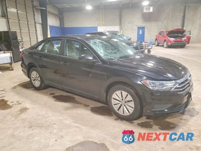 Czwarte zdjęcie samochodu z boku: 2019 VOLKSWAGEN JETTA S VIN:3VWC57BU1KM045808 - miniatura