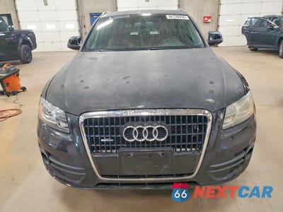Piąte zdjęcie samochodu w środku: 2010 AUDI Q5 PREMIUM PLUS VIN:WA1LKAFP9AA085749 - miniatura