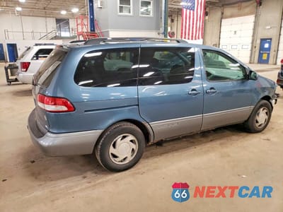 Trzecie zdjęcie samochodu z tyłu: 2002 TOYOTA SIENNA XLE VIN:4T3ZF13C92U446051 - miniatura