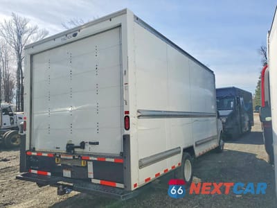 Trzecie zdjęcie samochodu z tyłu: 2022 GMC SAVANA BOX TRUCK VIN:7GZ37TC77NN009035 - miniatura