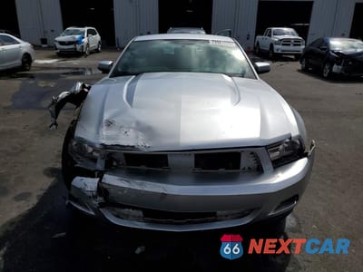 Piąte zdjęcie samochodu w środku: 2012 FORD MUSTANG VIN:1ZVBP8AM0C5275070 - miniatura