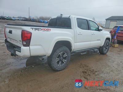 Trzecie zdjęcie samochodu z tyłu: 2019 TOYOTA TACOMA TRD SPORT VIN:3TMCZ5AN2KM267716 - miniatura
