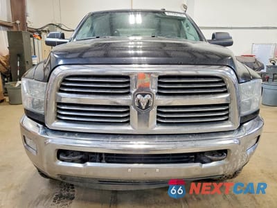 Piąte zdjęcie samochodu w środku: 2014 RAM TRUCKS 2500 SLT VIN:3C6TR5MT3EG222417 - miniatura