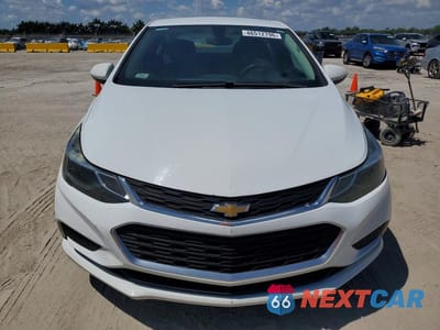 Piąte zdjęcie samochodu w środku: 2017 CHEVROLET CRUZE LT VIN:1G1BE5SM7H7226443 - miniatura