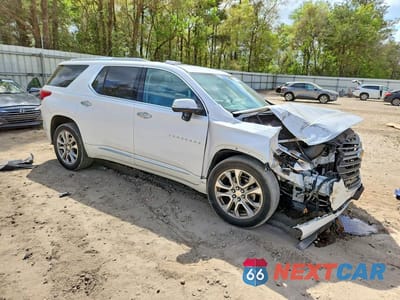 Czwarte zdjęcie samochodu z boku: 2019 CHEVROLET TRAVERSE PREMIER VIN:1GNERKKW6KJ101864 - miniatura