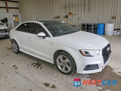 Czwarte zdjęcie samochodu z boku: 2019 AUDI A3 PREMIUM PLUS VIN:WAUJEGFF2K1027799 - miniatura