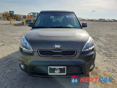 Piąte zdjęcie samochodu w środku: 2013 KIA SOUL + VIN:KNDJT2A64D7519818 - miniatura