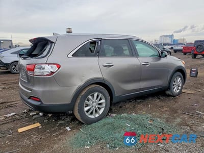 Trzecie zdjęcie samochodu z tyłu: 2018 KIA SORENTO LX V6 VIN:5XYPG4A53JG359141 - miniatura