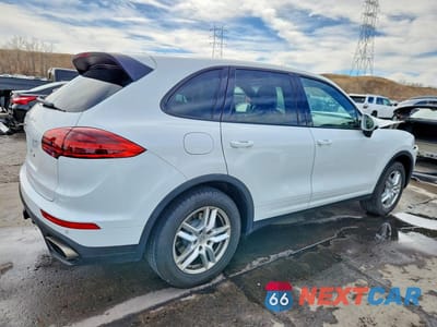 Trzecie zdjęcie samochodu z tyłu: 2016 PORSCHE CAYENNE VIN:WP1AA2A27GLA00596 - miniatura