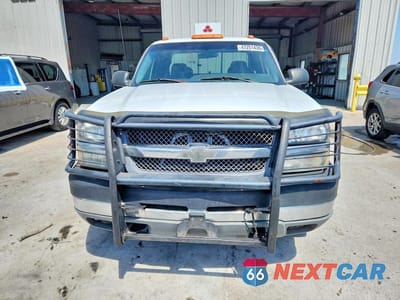 Piąte zdjęcie samochodu w środku: 2003 CHEVROLET SILVERADO K2500 HEAVY DUTY VIN:1GCHK29U93E170167 - miniatura