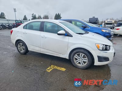 Czwarte zdjęcie samochodu z boku: 2014 CHEVROLET SONIC LT VIN:1G1JC5SH5E4198272 - miniatura