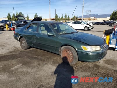 Czwarte zdjęcie samochodu z boku: 2000 TOYOTA CAMRY LE VIN:JT2BG22K2Y0519182 - miniatura