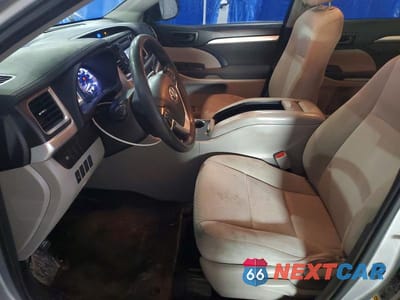 Zdjęcie 7 z 13 samochodu: 2017 TOYOTA HIGHLANDER LE VIN:5TDZARFH5HS024812 - miniatura