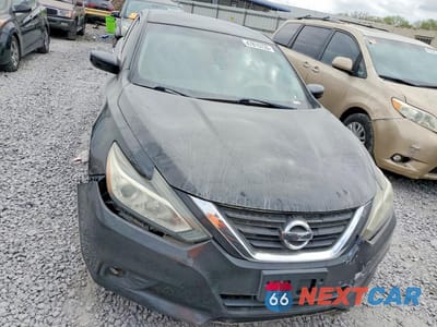 Piąte zdjęcie samochodu w środku: 2017 NISSAN ALTIMA 2.5 SV VIN:1N4AL3AP4HC259230 - miniatura
