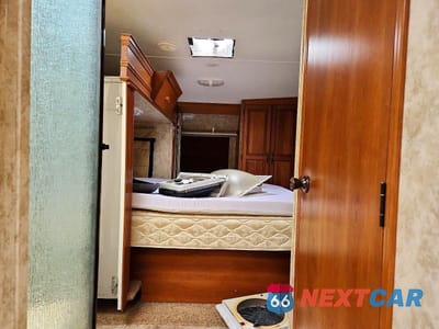 Piąte zdjęcie samochodu w środku: 2011 KEYSTONE MONTANA CAMPER VIN:4YDF33327BA740607 - miniatura