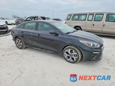 Czwarte zdjęcie samochodu z boku: 2020 KIA FORTE LXS VIN:3KPF24AD0LE188219 - miniatura