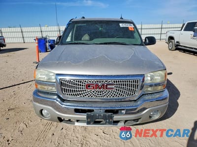 Piąte zdjęcie samochodu w środku: 2004 GMC SIERRA C1500 VIN:2GTEC13T141287724 - miniatura