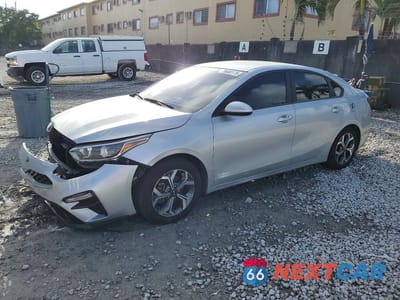2021 KIA FORTE LXS 3KPF24AD0ME345698 - główne zdjęcie licytacji z USA - miniatura