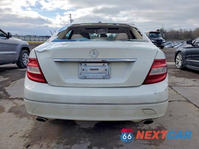 Zdjęcie 6 z 12 samochodu: 2011 MERCEDES-BENZ C 300 VIN:WDDGF5EB8BF638555 - miniatura