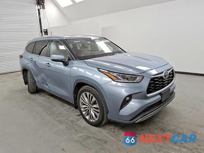 Czwarte zdjęcie samochodu z boku: 2022 TOYOTA HIGHLANDER PLATINUM VIN:5TDFZRBH1NS215737 - miniatura