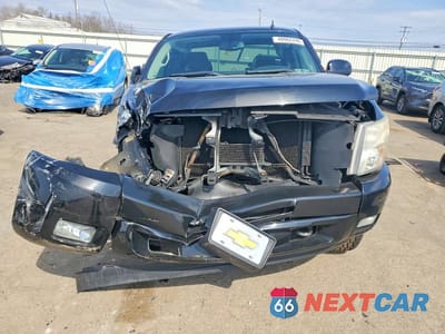 Piąte zdjęcie samochodu w środku: 2011 CHEVROLET SILVERADO K1500 LT VIN:1GCRKSE31BZ138970 - miniatura