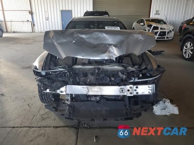 Piąte zdjęcie samochodu w środku: 2022 LEXUS IS 300 BASE VIN:JTHD81F2XN5050034 - miniatura