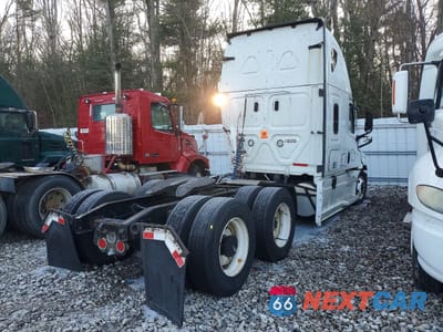 Czwarte zdjęcie samochodu z boku: 2022 FREIGHTLINER CASCADIA 126 SEMI TRUCK VIN:3AKJHHDR9NSNJ2413 - miniatura