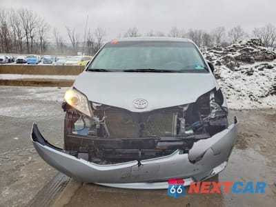 Piąte zdjęcie samochodu w środku: 2011 TOYOTA SIENNA LE 8-PASSENGER VIN:5TDKK3DC0BS082000 - miniatura