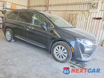 Czwarte zdjęcie samochodu z boku: 2017 CHRYSLER PACIFICA TOURING L VIN:2C4RC1BG5HR526723 - miniatura