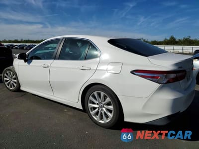 Drugie zdjęcie samochodu z przodu: 2018 TOYOTA CAMRY LE VIN:4T1B11HK4JU019142 - miniatura