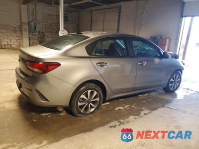 Trzecie zdjęcie samochodu z tyłu: 2023 KIA RIO S VIN:3KPA24AD7PE574829 - miniatura