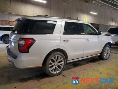 Trzecie zdjęcie samochodu z tyłu: 2019 FORD EXPEDITION PLATINUM VIN:1FMJU1MT8KEA33378 - miniatura
